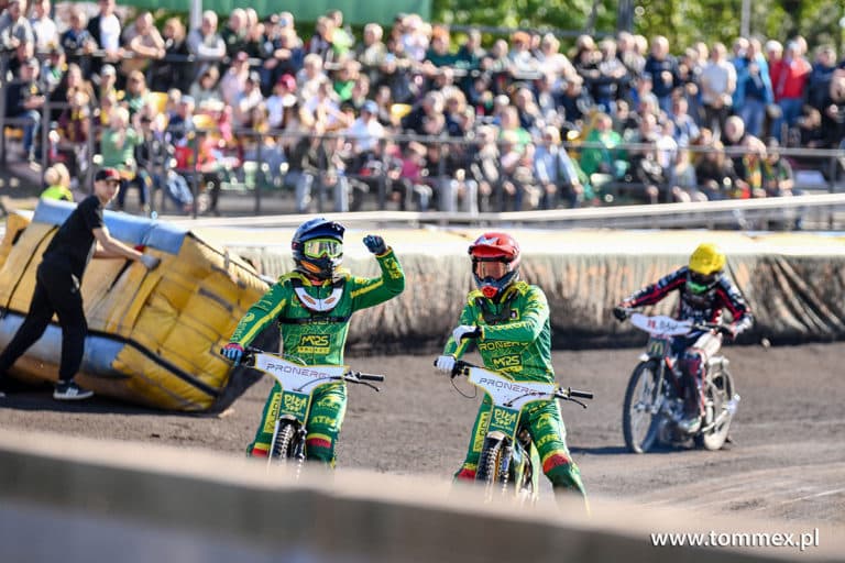Tommex installed 6 x CloudPower CP3004D amplifiers as part of a new audio system for ASTA ARENA motorcycle speedway stadium in Piła, Poland.